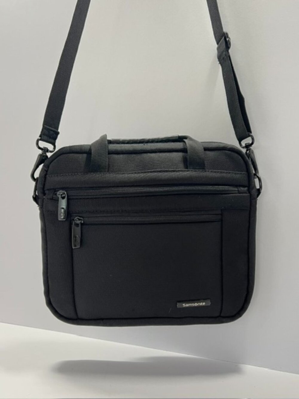 Samsonite Tablet/IPad Padded Case Removable Adjust Shoulder Strap Top-Zip